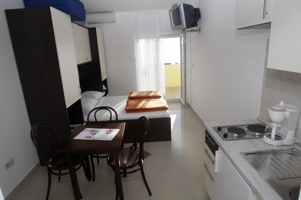 Apartments Rubic Omiš Buitenkant foto