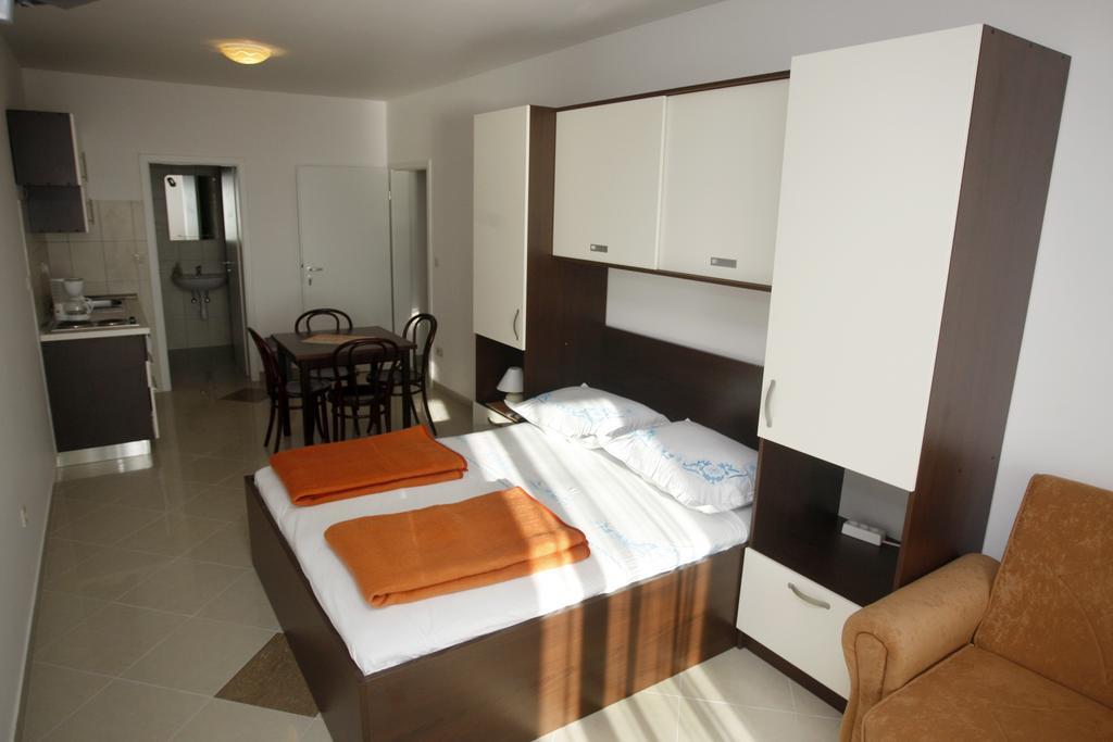 Apartments Rubic Omiš Buitenkant foto